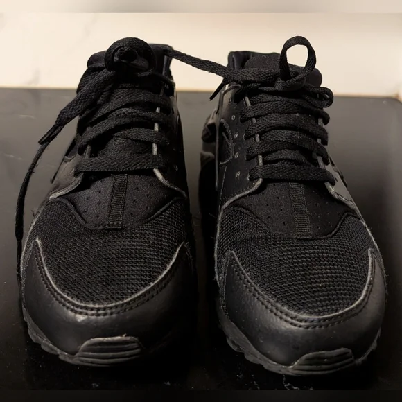Nike Big Kids' Huarache Run Triple Black Sneakers Size 7Y MSRP $110 - Picture 2 of 12